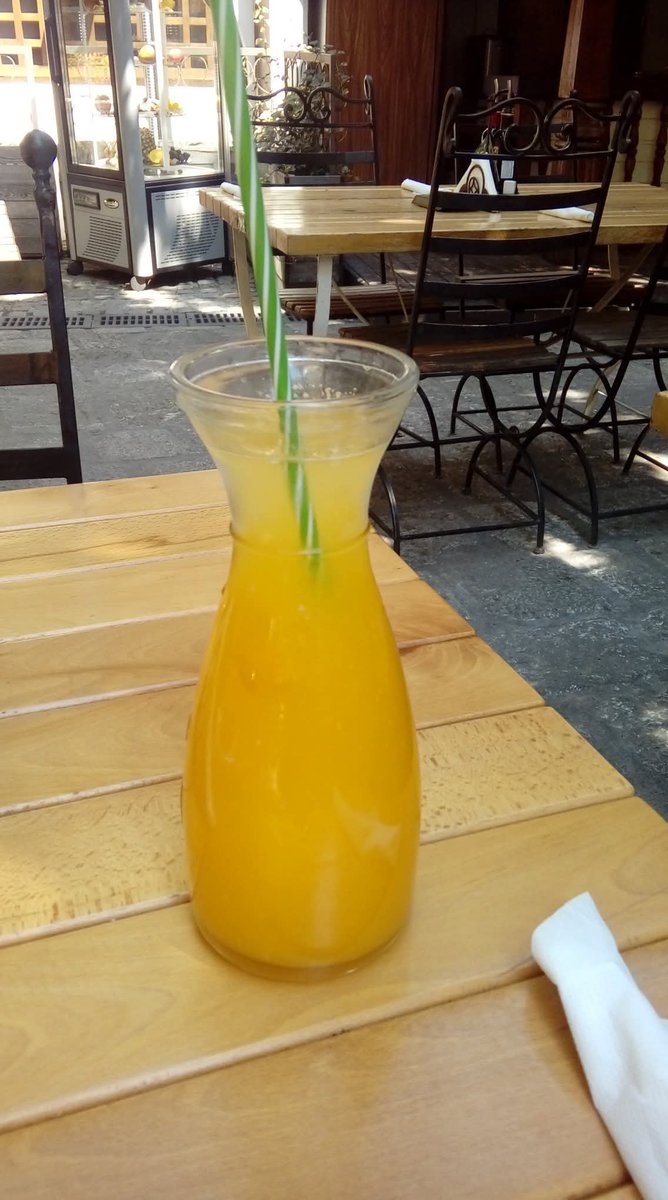 xyzwtf_55's tweet photo. Lunch out at Manuc Inn
To damn hot to cook😏
#heatwave https://t.co/wxu4EMuNP1
