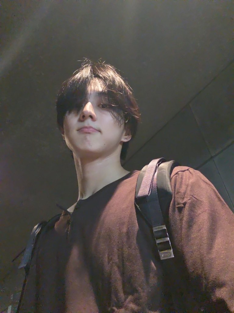420209catsonly's tweet photo. 양정원 또 완전히 대학생 바이브 https://t.co/kNYQ9nv1eE