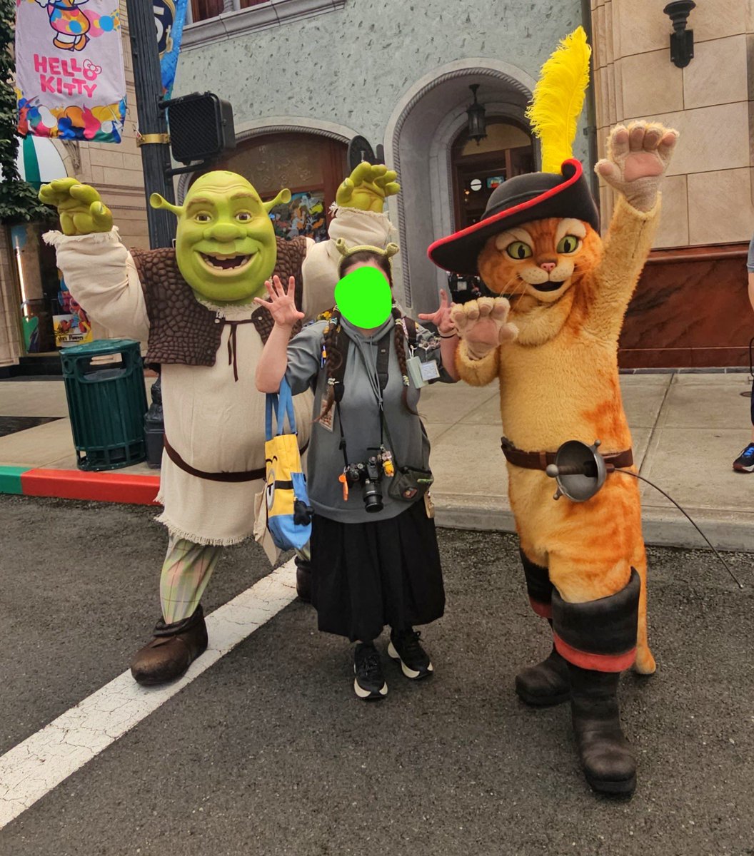 H_R_M_23's tweet photo. プスとお話してたらシュレック来て3人で撮った😊

 #USJファン https://t.co/BvANtdH3mm