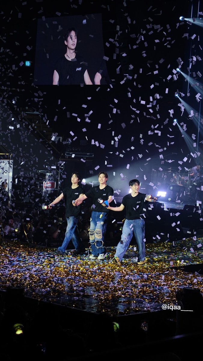 iqaa____'s tweet photo. [02082026] B1A4 D-Day

I manage to capture this beautiful moments. 

My 1st B1A4 concert and I really had fun. I make a new friend. Thank you B1A4 for the 15years. If there’s any chance to meet you guys again, I will go and find you again!

#B1A4 #공찬 #신우 #산들 https://t.co/5HmbfmZduD