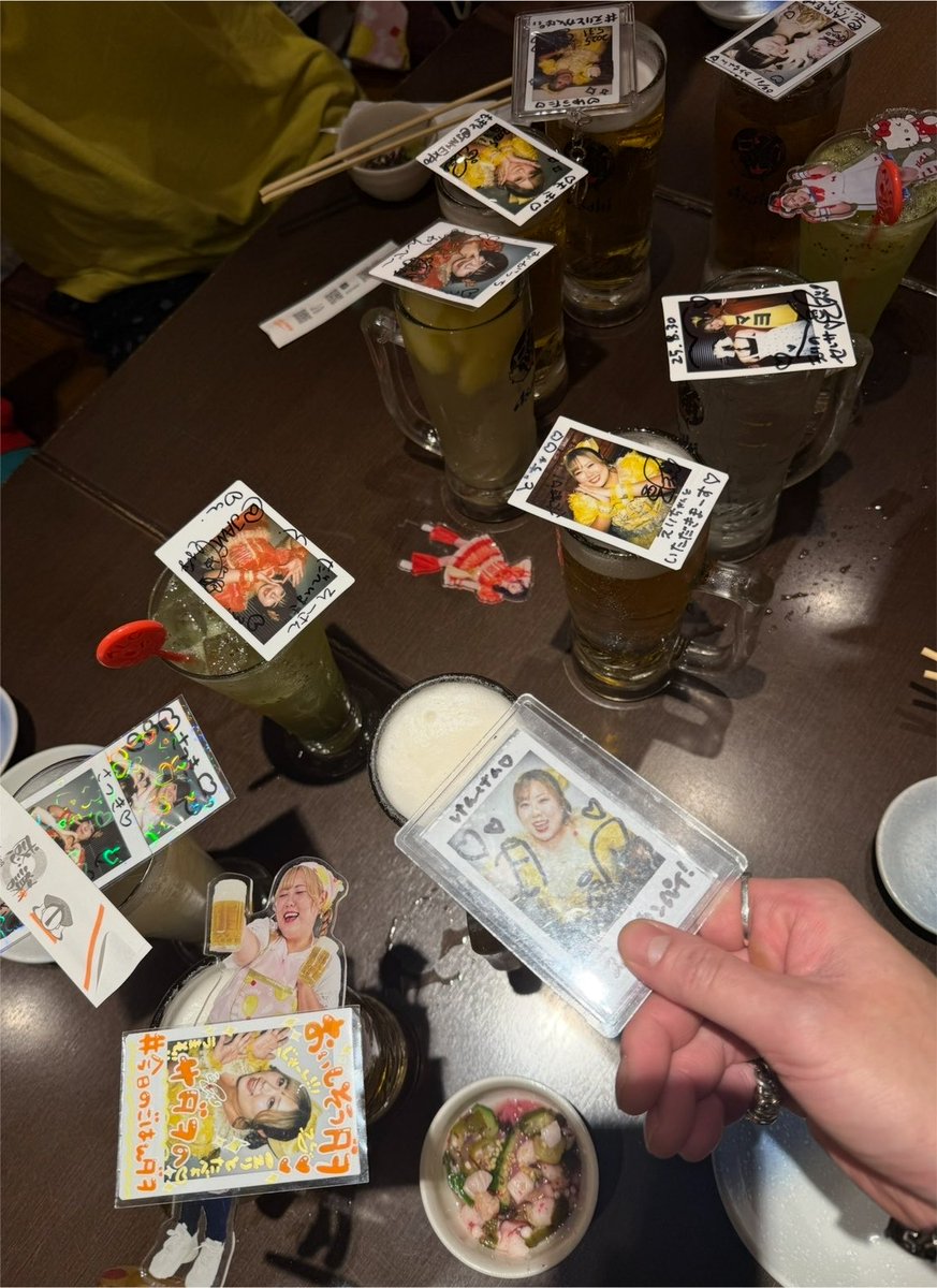 OAT64729870's tweet photo. 夏はライブと酒に尽きる🍻
#これを見た人は無言で去年の8月の画像を貼る https://t.co/EmijMXggCp
