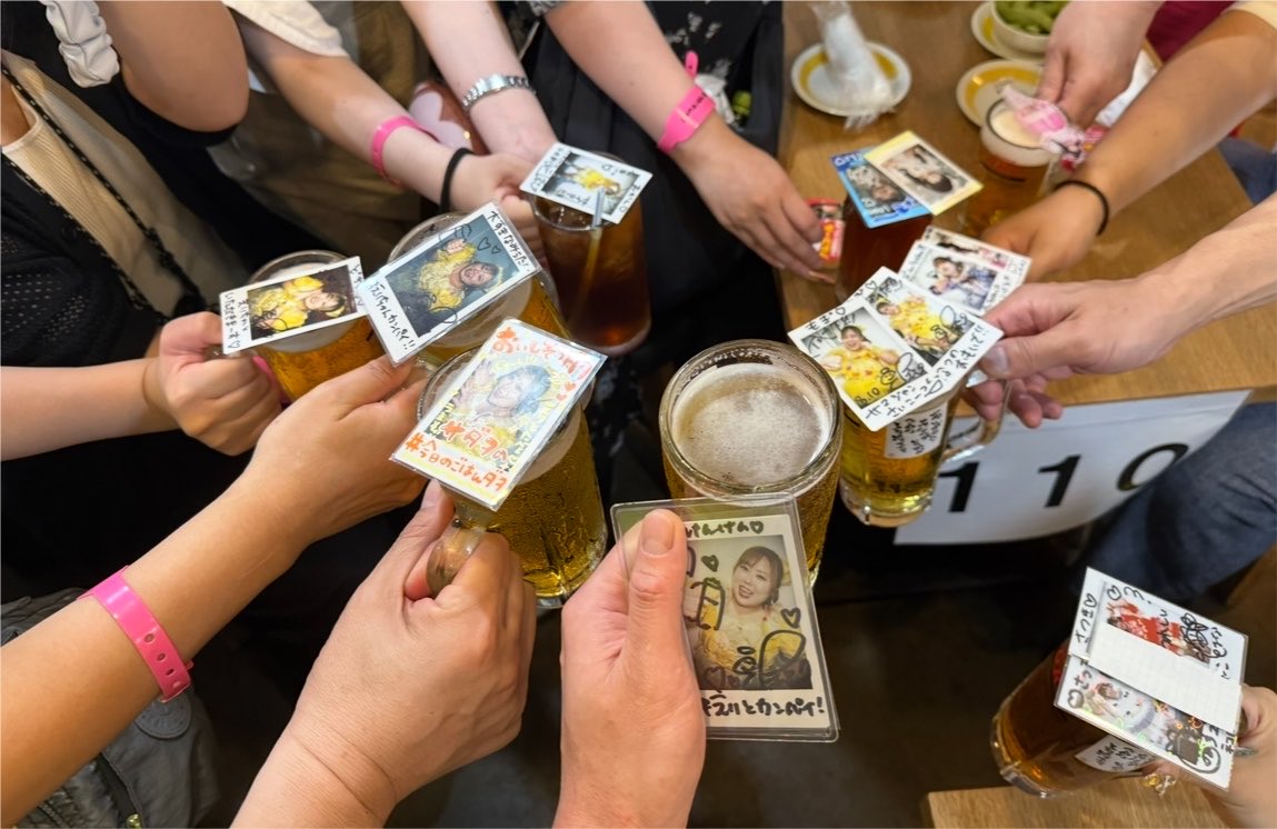 OAT64729870's tweet photo. 夏はライブと酒に尽きる🍻
#これを見た人は無言で去年の8月の画像を貼る https://t.co/EmijMXggCp