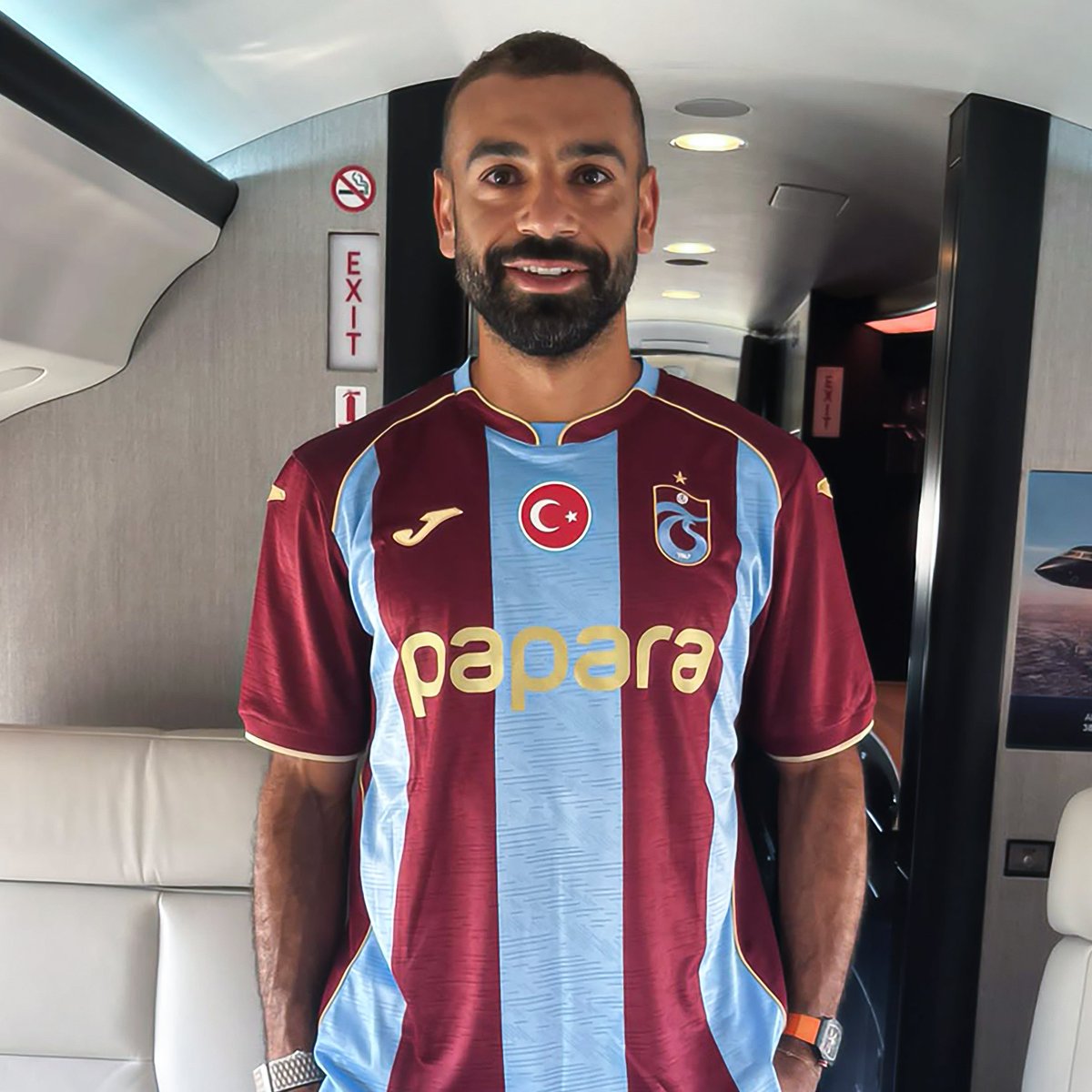 pusholder's tweet photo. Mohamed Salah: "Bize her yer Trabzon." https://t.co/cfc2WlktqF