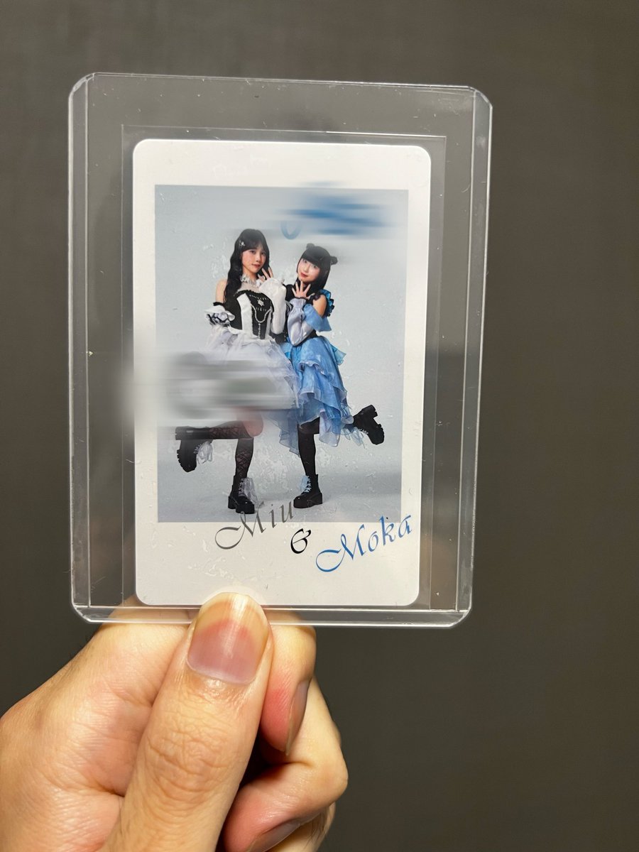 oshi_just_win's tweet photo. 【トレカ交換希望】

譲: 写真のみうもかのサイン入りトレカ🤍🩵

求: 同トレカのもな単体のサイン入りトレカ🩷
写真の左のもなちゃん2枚を優先的に交換させて欲しいです

受け渡し方法 
どこかの現場で手渡しor郵送

 #ファントムシータ
 #ふぁんとむらんど
 #ファントムシータ交換 https://t.co/l2Dz0XIpZw