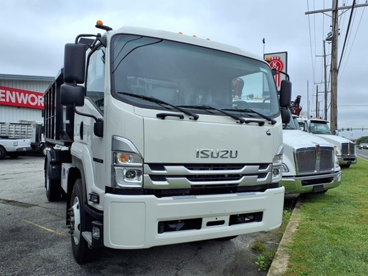 AllRoadsKW's tweet photo. 2025 Isuzu FTR Hooklift. CUMMINS. Available at our Westminster store. https://t.co/YetWgCUgyG https://t.co/fXa5anHLev https://t.co/4R3bN3ILnz