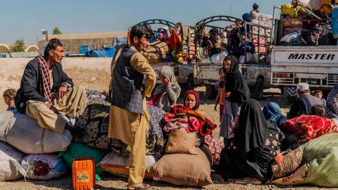 Over 100,000 Afghans Return from Iran and Pakistan in Two Weeks