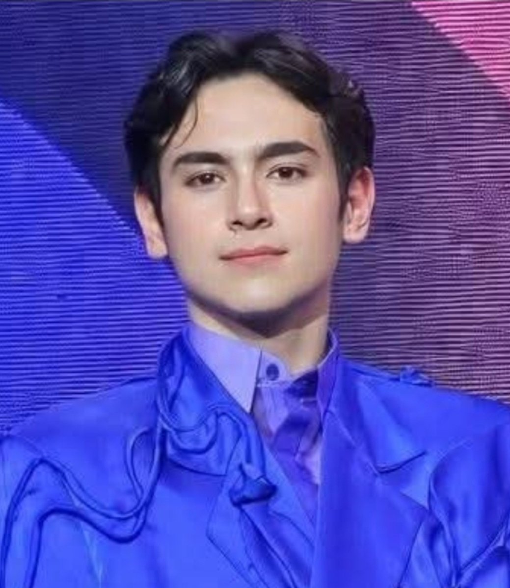muchie0808's tweet photo. Ibalik natin ang pbb days, where our only goal was to make Moy our Big Winner at umabot sa big night. He became the second big placer at malaking achievement na yun kasi sunod sunod na nominations pero kinaya nating lahat mapaabot sya sa big night. Ngayon, we can do it again tapos this time in the outside world pa.

Let's make him a winner once more by making Heath's Time a sold-out concert. Every ticket, every post, every effort counts. Sama-sama nating ibigay sa kanya ang panalong ito. 

1MONTH TO HEATHsTIME
#PromisedLand100KStreams