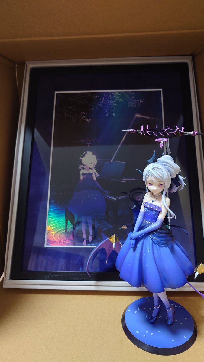 Ninetoss's tweet photo. ガチャやら何やらで色々荒れてるけどワイはドレスヒナちゃんが届いたから精神的には安定しているのだ

何度も言ってるけどキャラとストーリーしか褒めるところないから普段からあんまり期待してないんだ… https://t.co/F8zwaZbM1j