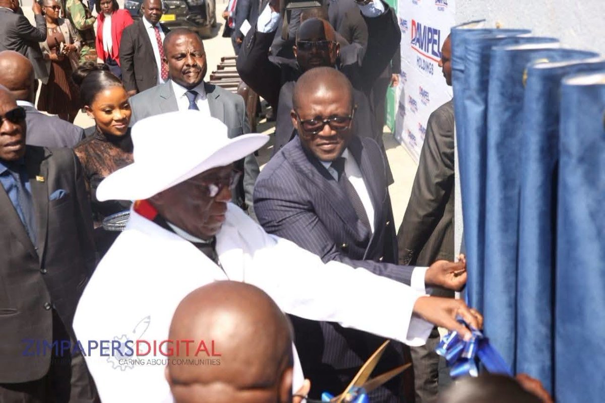 ZTNPrime's tweet photo. President Mnangagwa, accompanied by Vice Presidents Dr Constantino Chiwenga and Dr Kembo Mohadi, has toured and commissioned the Davipel Headquarters in the Sunway City Special Economic Zone.

#GetThePicture #Zimbabwe 📷: Believe Nyakudjara https://t.co/UpFzMDIeCt