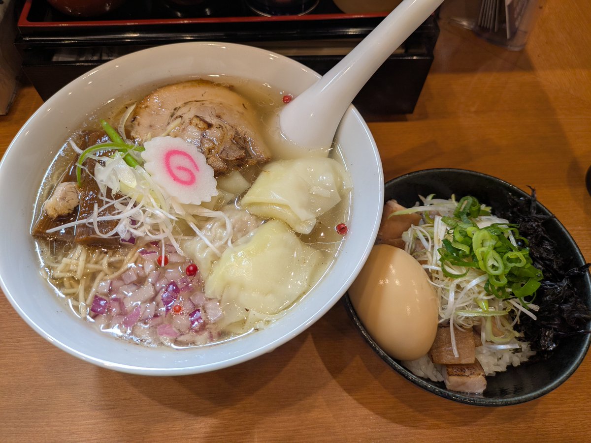 h4tcer's tweet photo. 塩ラーメン濃くしてもらった https://t.co/YCKUhjjJqT