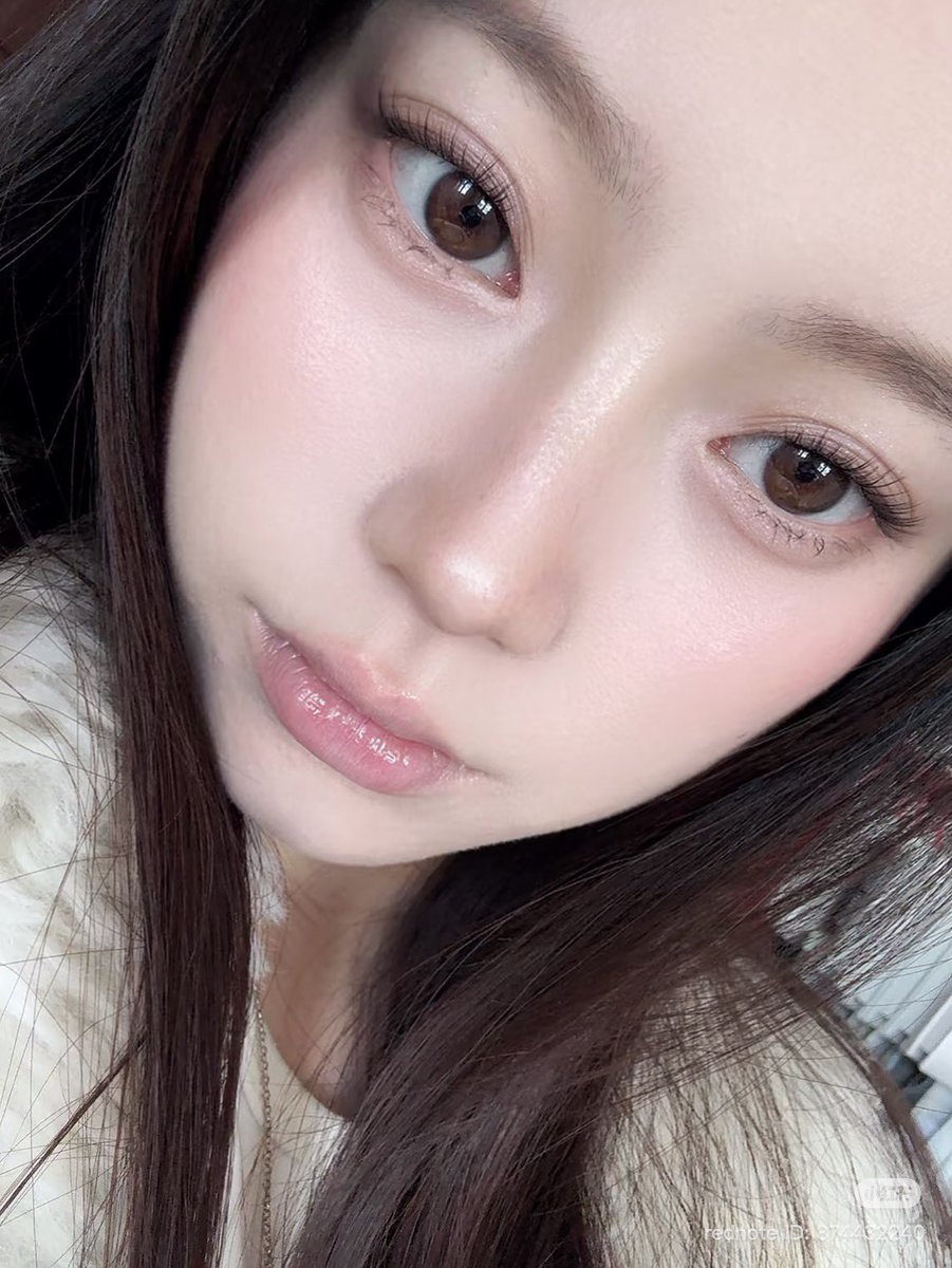 ellen___00's tweet photo. うるうる涙袋...韓国オンニ曰く、OFLAのスティックを塗った上にハイライターを重ねるらしい。有益情報すぎる... https://t.co/YkMwXa5Cs7