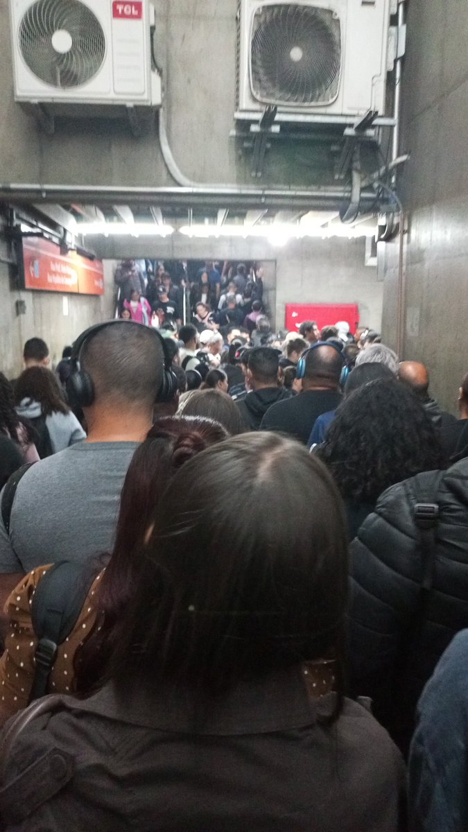 fernandomatuto's tweet photo. Estação Guaianases, Linha 11 Coral @CPTM_oficial @tarcisiogdf #bdsp https://t.co/FbhCxhlb0x