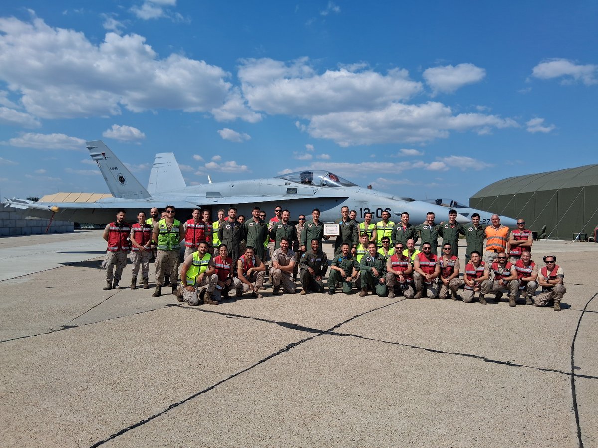 EMADmde's tweet photo. ✈️ El Destacamento Aéreo Táctico 'Paznic' alcanza la Capacidad Operativa Plena tras la certificación del Centro de Operaciones Aéreas Combinadas de Torrejón.
Este hito operacional permite al contingente activar su servicio de alerta en la misión de Policía Aérea Reforzada en Rumanía 🇷🇴, para contribuir a la disuasión en el flanco este de la @NATO.
#MOPS @EjercitoAire