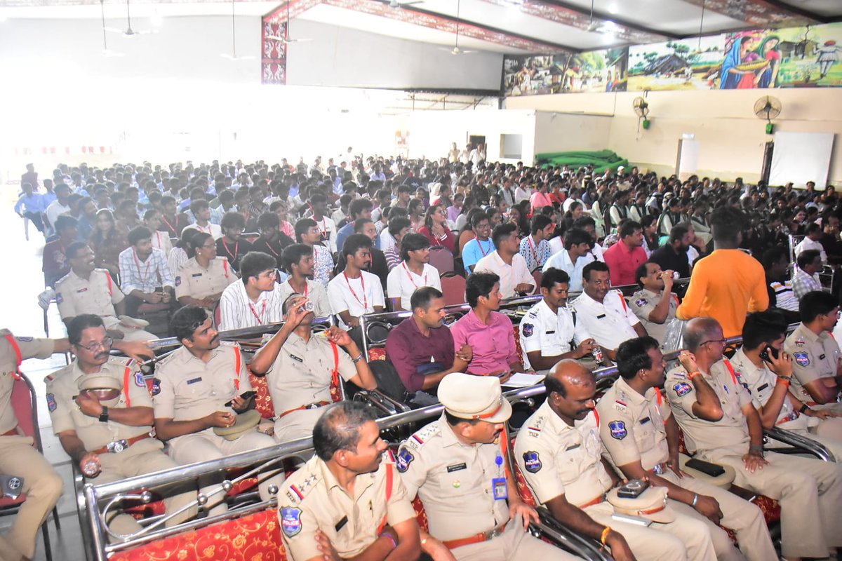 SPyadadri's tweet photo. సురక్షా కా తిరంగా 🇮🇳 | సైబర్ అవగాహన కార్యక్రమం

  '' క్లిక్ చేసే ముందు ఆలోచించండి – ఆగండి,  పరిశీలించండి, సురక్షితంగా ఉండండి''. 🛡️📱

                               ➖ఎస్పీ శ్రీ అక్షాన్ష్ యాదవ్ ఐపిఎస్  

🔹సురక్షా కా తిరంగా కార్యక్రమంలో భాగంగా యాదాద్రి భువనగిరి పోలీసుల ఆధ్వర్యంలో విద్యార్థులు, పట్టణ ప్రజలకు సైబర్ నేరాలు, ఆన్‌లైన్ మోసాలు మరియు సురక్షిత డిజిటల్ వినియోగంపై అవగాహన కల్పించేందుకు ప్రత్యేక సైబర్ అవగాహన కార్యక్రమం నిర్వహించారు.
🔹 కార్యక్రమానికి యాదాద్రి భువనగిరి జిల్లా ఎస్పీ శ్రీ అక్షాన్ష్ యాదవ్ IPS ముఖ్య అతిథిగా హాజరై సైబర్ భద్రత ప్రాముఖ్యతను వివరించారు.
🔹 ప్రముఖ సైబర్ & ఫోరెన్సిక్ నిపుణులు, SyTech Labs Pvt. Ltd. CEO శ్రీ సందీప్ ముదల్కర్ అత్యంత సమగ్రంగా, ఆసక్తికరంగా PPT ప్రజెంటేషన్ ద్వారా సైబర్ నేరాలపై అవగాహన కల్పించారు.
🔹 సైబర్ నేరగాళ్లు ప్రజలను ఎలా మోసం చేస్తారో వివరించేందుకు లైవ్ డెమోస్ మరియు ప్రాక్టికల్ ప్రయోగాలు నిర్వహించారు.
🔹 OTP మోసాలు, ఫిషింగ్ లింకులు, నకిలీ కాల్స్, సోషల్ మీడియా మోసాలు, ఆన్‌లైన్ ఆర్థిక మోసాలు తదితర సైబర్ నేరాలపై విద్యార్థులు, పట్టణ ప్రజలకు అవగాహన కల్పించారు.
🔹 లైవ్ డెమోస్ ద్వారా అనుమానాస్పద లింకులు, మెసేజ్‌లు, కాల్స్‌ను ఎలా గుర్తించాలి, వాటి బారిన పడకుండా ఎలా జాగ్రత్త వహించాలో వివరించారు.
🔹 కార్యక్రమంలో ప్రదర్శించిన అవగాహన వీడియోలు మరియు PPT ప్రజెంటేషన్ ప్రజలు సైబర్ నేరాల నుంచి తమను తాము రక్షించుకోవడానికి ఎంతగానో ఉపయోగపడతాయి.
 🔹 ప్రతి ఒక్కరూ అప్రమత్తంగా ఉండి, తమ వ్యక్తిగత మరియు ఆర్థిక సమాచారాన్ని రక్షించుకోవాలని యాదాద్రి భువనగిరి పోలీసులు సూచించారు.
#SurakshaKaTiranga #CyberAwareness #CyberSafety #CyberCrime #StayAlert #ThinkBeforeYouClick #YadadriBhuvanagiriPolice #DigitalSafety #bhongir