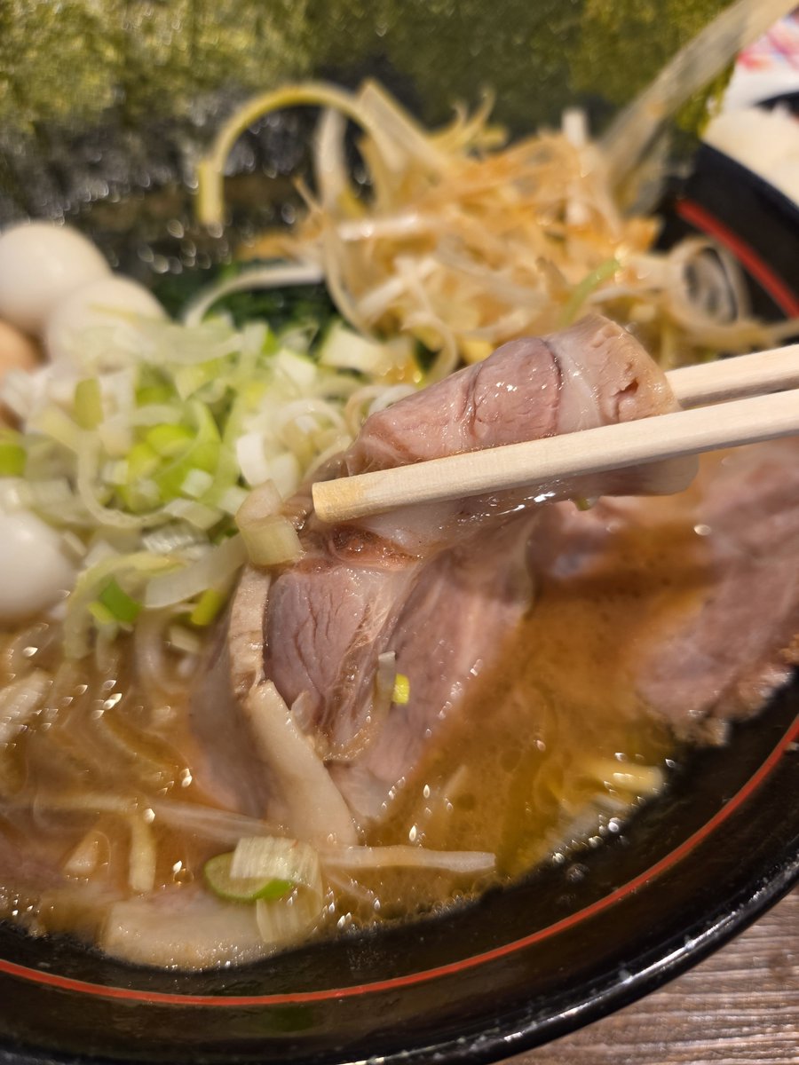 masakun321's tweet photo. 本日の昼食は
藤沢の【五翔家】
初訪問です
(´･∀･｀)y-~~

五翔ラーメン+αを頼みまして
５日でしたのでライスサービスでした

大変美味しくいただき��した
(*´∀人)

また時間ある時に行きますね！

#五翔家
#五翔ラーメン https://t.co/1LSPF3fiMb