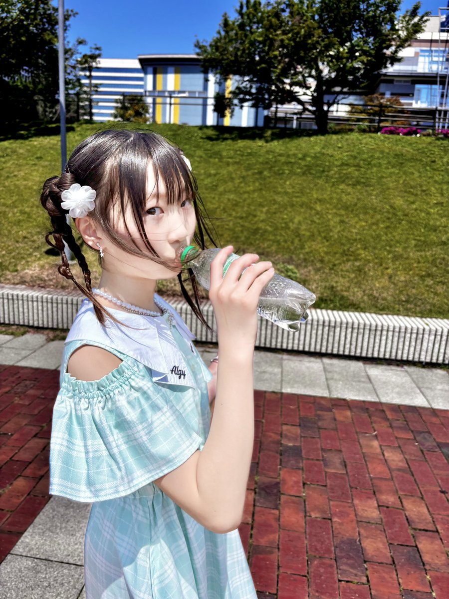 uniqroxas's tweet photo. 空も肌も飲み物も眼差しも
全てが澄み切っている💧

@モニベル撮影会
2026/5/2
#モニベル
#モニベル撮影会
#Kwan
#ちくわぶ
#PRiYAnCeR https://t.co/I4fk63AquE