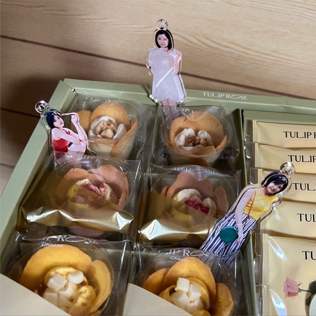 m_AiDo_m's tweet photo. すごい可愛いお土産をいただいたので久しぶりにヲタクみたいなことする🤍❤️💛 https://t.co/V6pTvHr9zX