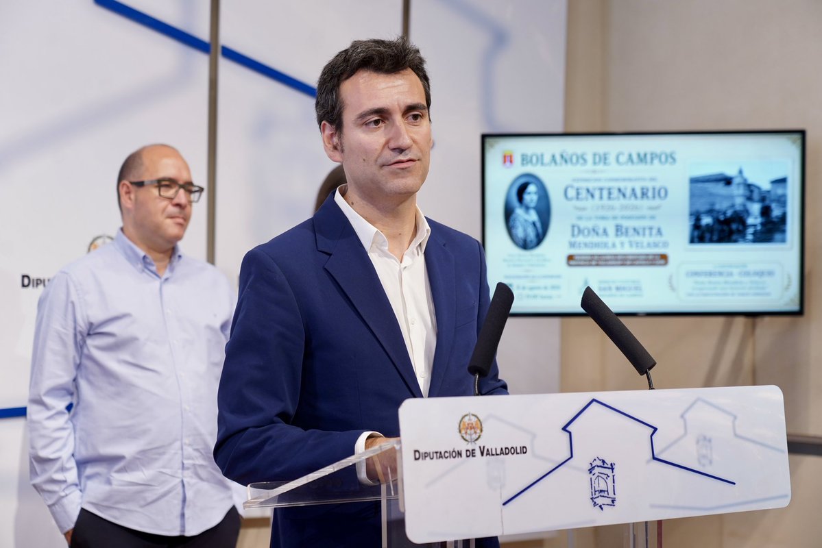 Dip_Va's tweet photo. 👩‍🏫📜 El vicepresidente, @DavidEsteban_R , ha presentado, junto al alcalde de Bolaños de Campos, Alberto Callejo, y al investigador José María Collantes, la exposición dedicada a Doña Benita Mendiola y Velasco.

🏛️ Una muestra que conmemora el centenario de la toma de posesión de la primera alcaldesa documentada de la provincia de Valladolid y recupera, a través de documentos inéditos, la historia y el legado de una mujer pionera.

🔗 https://t.co/VA8rYV2wSL