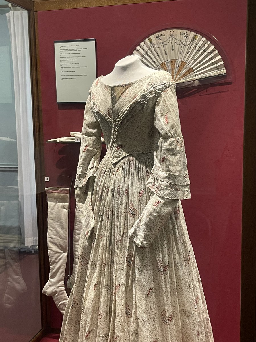 wildfellheights's tweet photo. tweeting from charlotte brontë’s room in real time https://t.co/gLf6gOKucQ