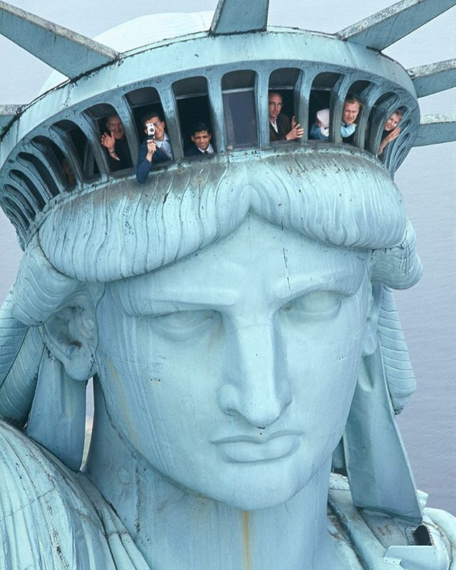 eyeonaxis's tweet photo. Tourists crowd inside the crown of the Statue of Liberty. New York, 1970-80s

photo by William Albert Allard https://t.co/91PC1bbGL9
