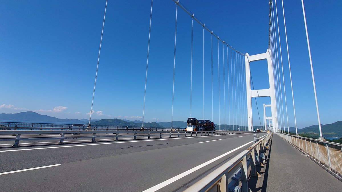 minatosg's tweet photo. 「ここを今日のキャンプ地とする。」

しまなみ海道ずるい！
徒歩とチャリと原付だけこんなに満喫してたなんて！

暑くて道後温泉から見近島キャンプに直行してしまった。もう動けない。釣もできそうだが…オラに元気をわ（嫌どす） https://t.co/5M0KTybGAN