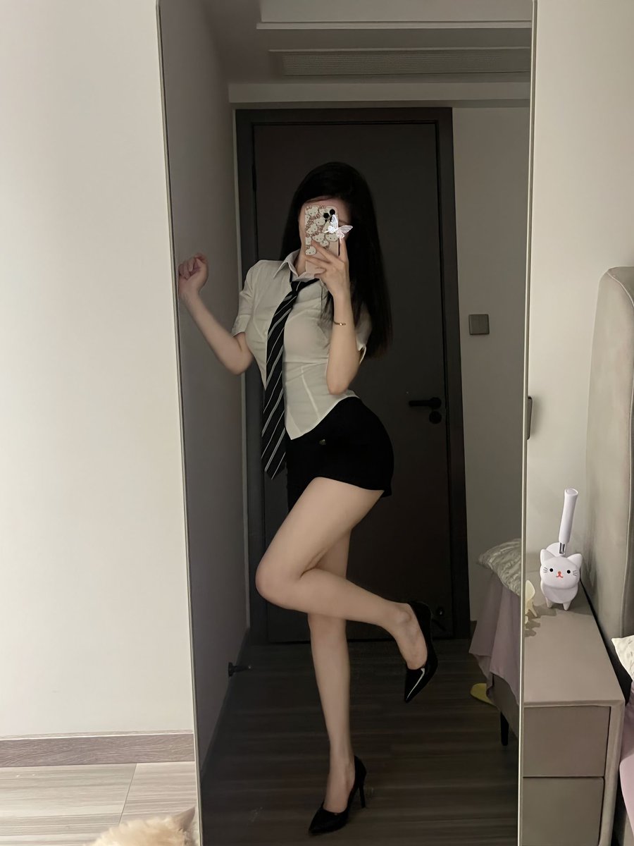 Booooty_Rates's tweet photo. 今日OOTD  小助理 https://t.co/PSIoiPBxdz