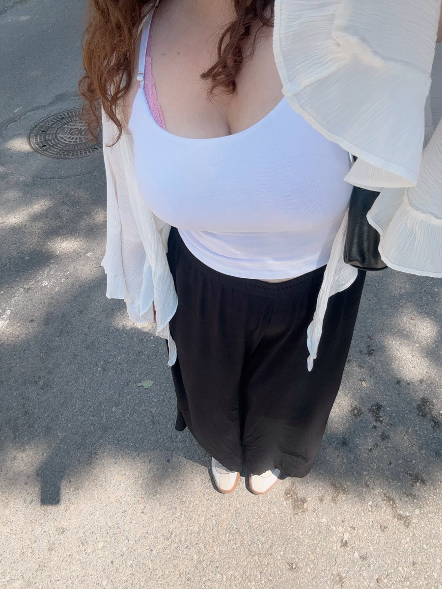 sacmalamaedaaa's tweet photo. Bakın bi de böyle çektim tiktoktaki ablalar gibi 🥳 https://t.co/9WIcuPIyye