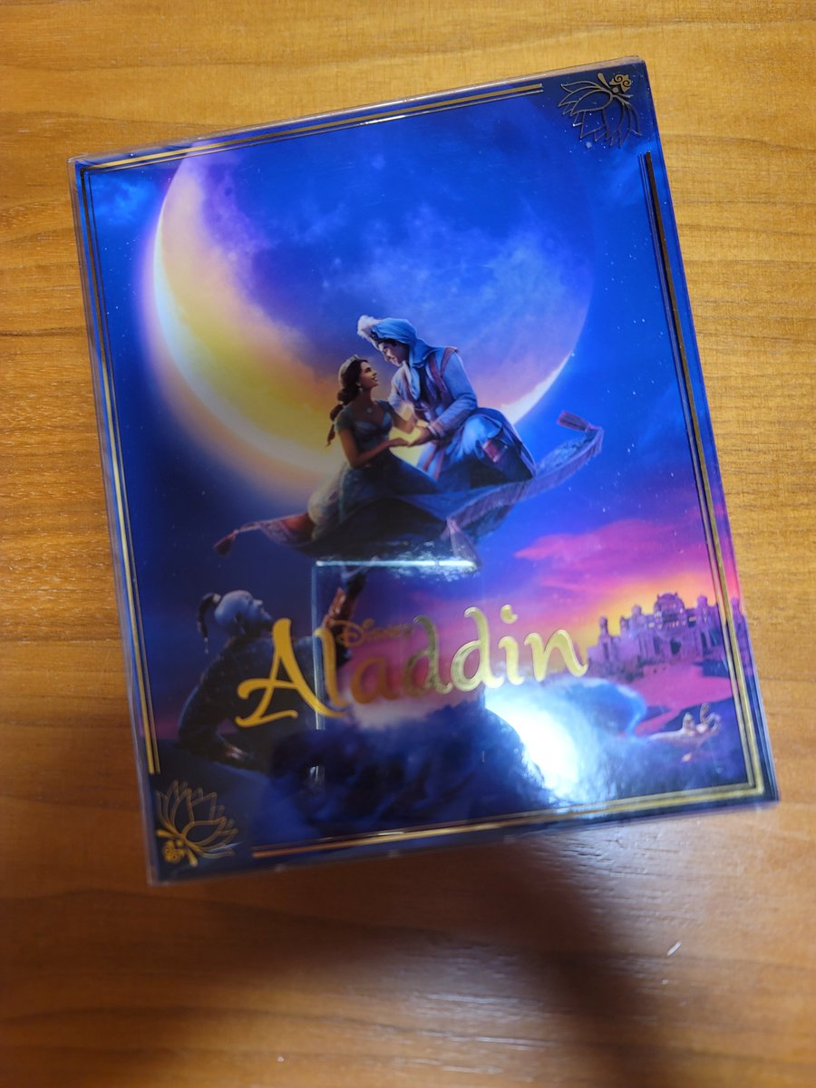 teruyuki_ace's tweet photo. 人生の最後にもう一度、観ておきたい映画『アラジン実写版』をめっちゃ久々観てる😁
#映画
#アラジン実写版
#洋画
#BlurayDisc https://t.co/63stR0TQhs