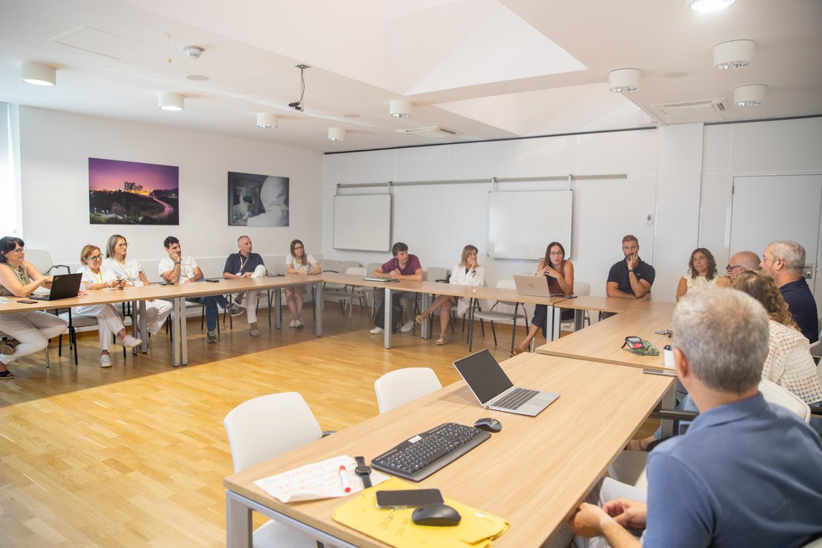 hgermanstrias's tweet photo. @harnaulleida 🤝 Aquesta trobada facilita l’intercanvi de bones pràctiques entre els centres de l’@icscat per continuar avançant cap a una atenció de qualitat i centrada en les persones. https://t.co/5VpIGIV6tr
