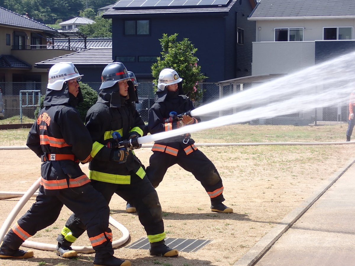 narashobogakko's tweet photo. 【学校ニュース第7号】
奈良県消防学校初となるオープンキャンパスを行いました。学生たちの訓練を見てもらい、普段の消防学校の様子を知っていただきました。学生たちも初心に返る良い機会となりました。残り４か月の消防学校生活、より訓練に力を入れていきます。 https://t.co/jRugEOKRkE