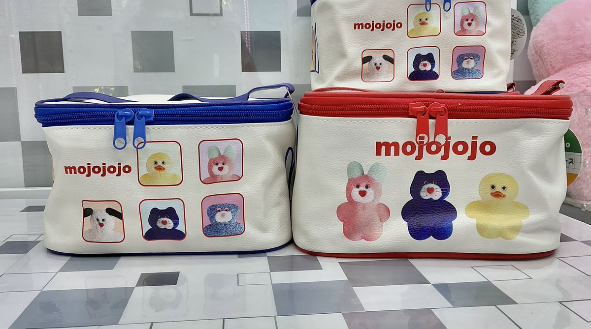 adores_kashiwa's tweet photo. 【景品情報】
mojojojoバニティケース

本日より登場しました！
メイク道具や小物がたっぷり入る便利なポーチです🎀

#アドアーズ
#楽しい、ヨリミチを。
#mojojojo https://t.co/BW8CTHatfW