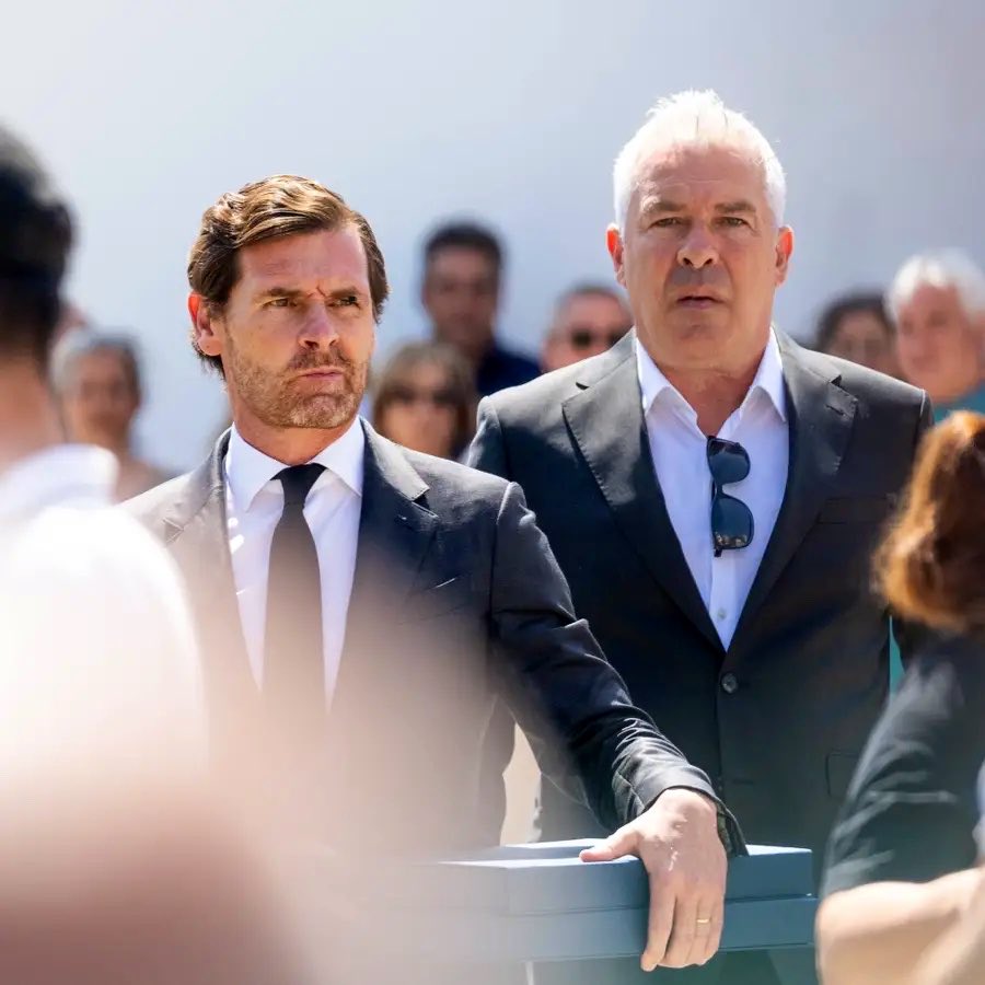 FCPortoFrench's tweet photo. André Villas-Boas rend hommage à Jorge Costa :

« Il n’a jamais eu besoin de définir la mystique du FC Porto, car il l’incarnait lui-même. »

Un an après la disparition du ‘Bicho’, le club prépare plusieurs hommages.

💙 https://t.co/WHwXPxz4PT