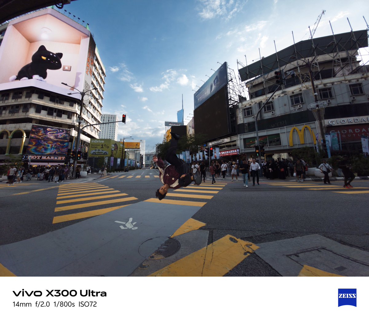 vivo_indonesia's tweet photo. Go wider. Capture bigger. 📸

The 14mm ZEISS Ultra Wide-Angle Camera on #vivoX300Ultra lets you fit more into every frame, so none of the action gets left behind.

#vivoX300Ultra #ZEISSCinematicsBornToCreate #VideographyKing https://t.co/NrDhAuzARd