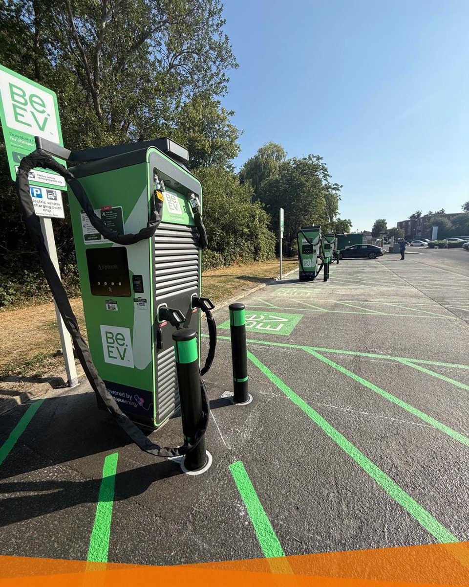 jojusolar's tweet photo. Blue skies, green lines… ⚡

Check out our new rapid charging hub install: six bays charging up to 150kW.

Our Joju team has installed a brand new rapid hub at Langton Road, Blandford Forum recently, on behalf of Be:EV and in partnership with Dorset council.  

#evcharging https://t.co/SmXNnq7u6f