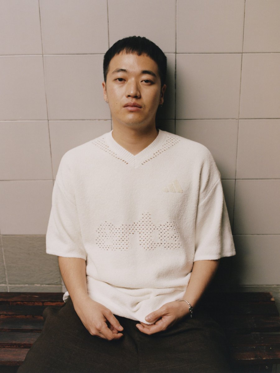 adidasJP's tweet photo. フットボールが生み出すカルチャーとスタイルを、ストリートへ。
アディダスとArteAntwerpによるFW26コレクションが登場。
90年代のフットボールカルチャーを現代的に再構築したコレクションをラインアップ。

📲　https://t.co/aLhvBbJFVR https://t.co/XhXcgFRtp7