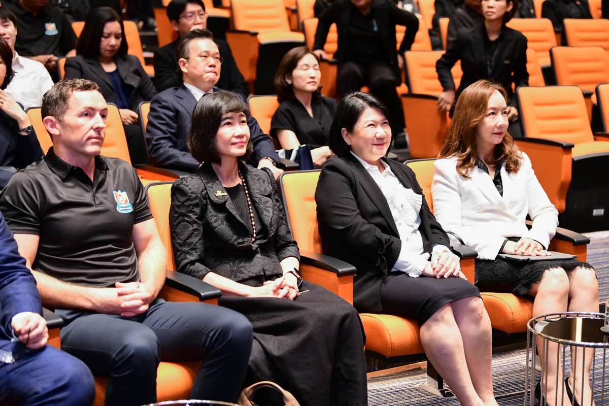 mea_news's tweet photo. MEA แถลงความพร้อมออก Green Bond 2,000 ล้านบาท ระดมทุนพัฒนาโครงข่ายไฟฟ้าอัจฉริยะ มุ่งสู่องค์กรคาร์บอนต่ำ

คลิก: https://t.co/OQ38pGbnUs

#MEA #MEAGreenBond #GreenBond #พันธบัตรสีเขียว #ESGBond #SmartGrid #Smartmeter #องค์กรคาร์บอนต่ำ #EnergyTransition #Sustainability https://t.co/raL6bwegTA