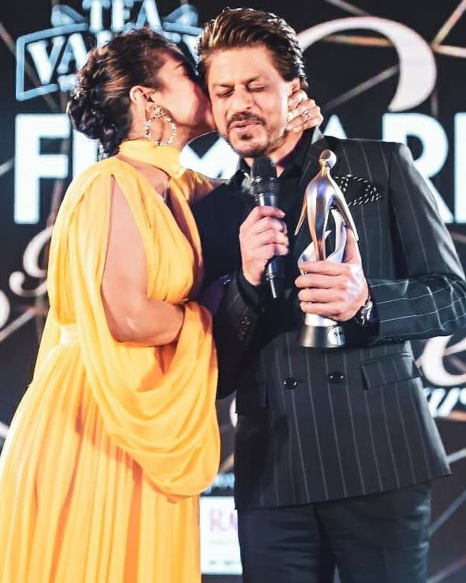 filmfare's tweet photo. On #Kajol's birthday, here's looking back at the iconic Kajol and #ShahRukhKhan moments at Filmfare over the years. ❤️

#FilmfareExclusive #BirthdaySpecial https://t.co/x9Lc6Suwkr
