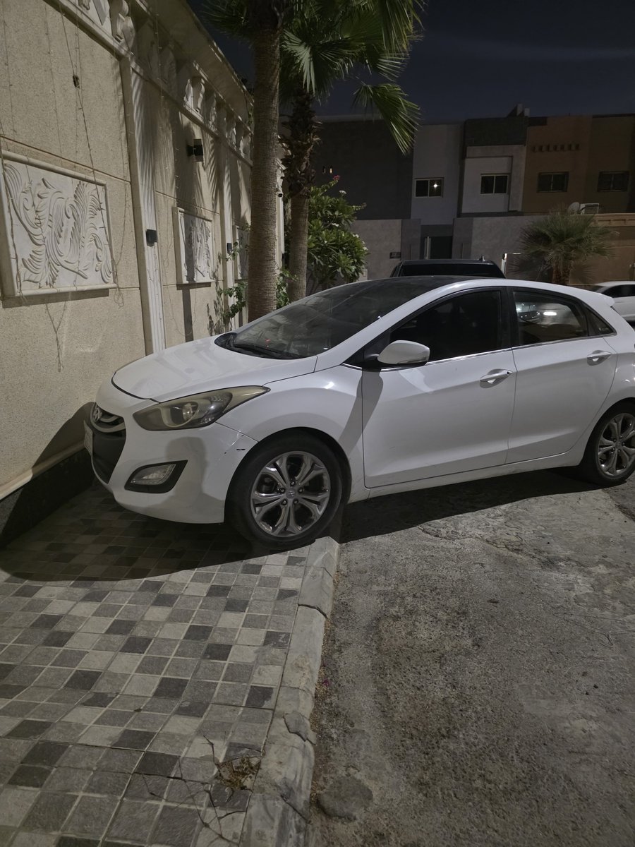 911Aboabdullah's tweet photo. @Riyadh_Parking ال��اده #مواقف_الرياض يبدو انكم غائبون عن الواقع احياءنا السكنيه أصبحت لاتطاق بسبب تهرب المركبات من دفع الرسوم دون اي حسيب او رقيب نحن في حي الملك سلمان الواحه سابقا في معانه تزداد يوميا ... لا وجود لمراقب مواقف الرياض https://t.co/jTJkwsXduQ