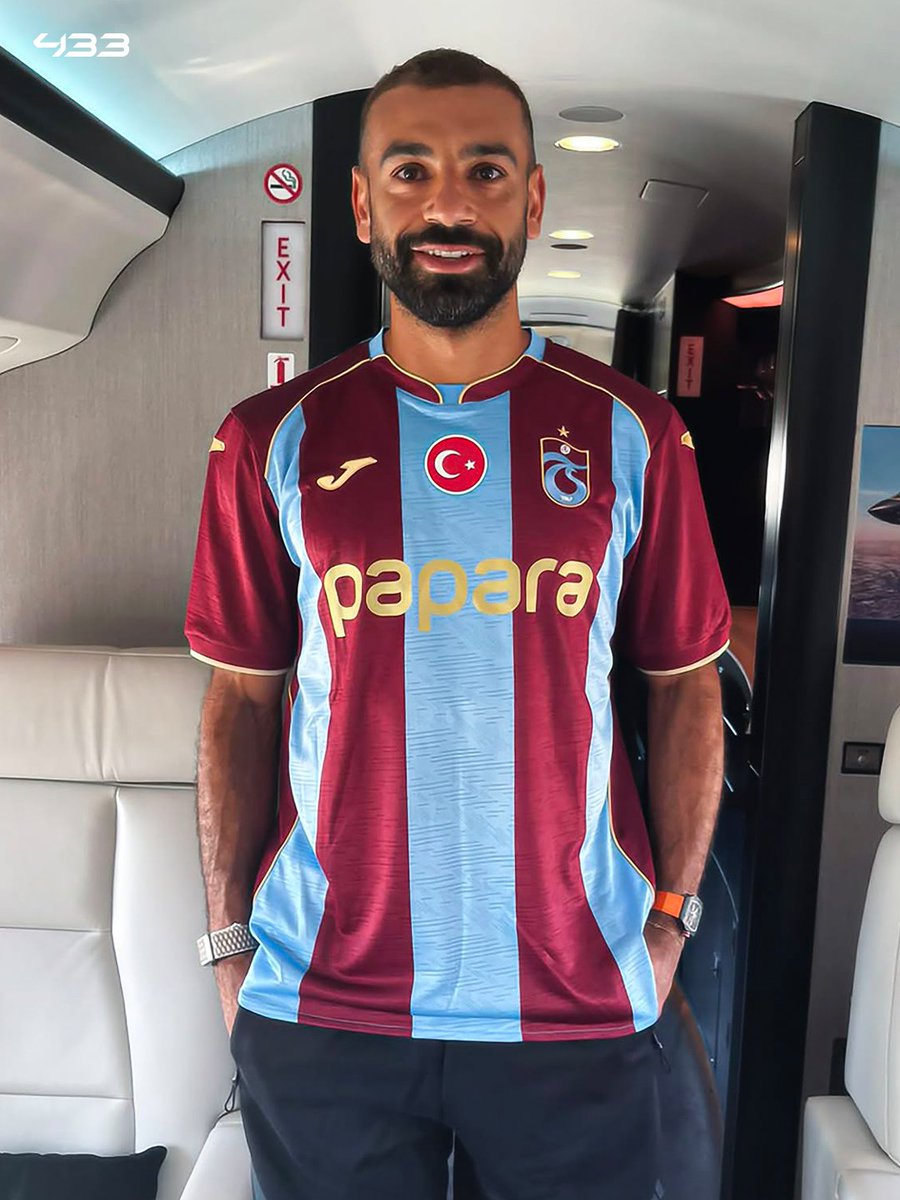 433's tweet photo. 𝐌𝐎 𝐒𝐀𝐋𝐀𝐇 𝐈𝐒 𝐎𝐍 𝐇𝐈𝐒 𝐖𝐀𝐘 ✈️🇹🇷

📸 @Trabzonspor https://t.co/qzJXLP8i4q