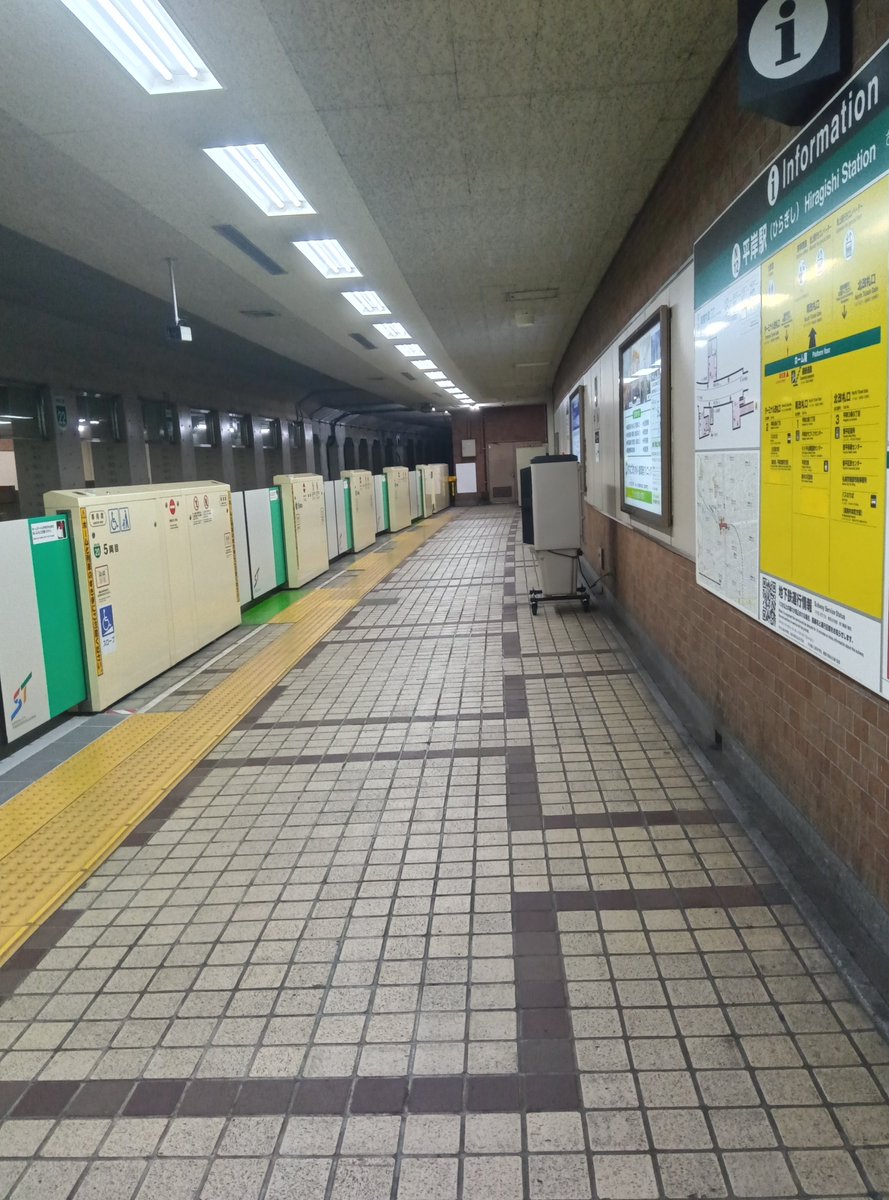 jinchan946's tweet photo. 南北線に冷風機が設置されたのはいいけど、どこに向けてるの?(笑)
＃札幌市
＃地下鉄
＃南北線
＃平岸駅 https://t.co/q6UE2JyhIo