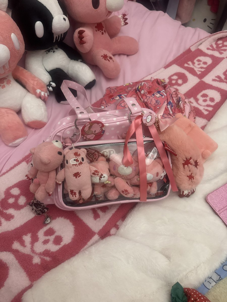 chiavesgf's tweet photo. gloomy bear maxxing https://t.co/W7qkBapxHY