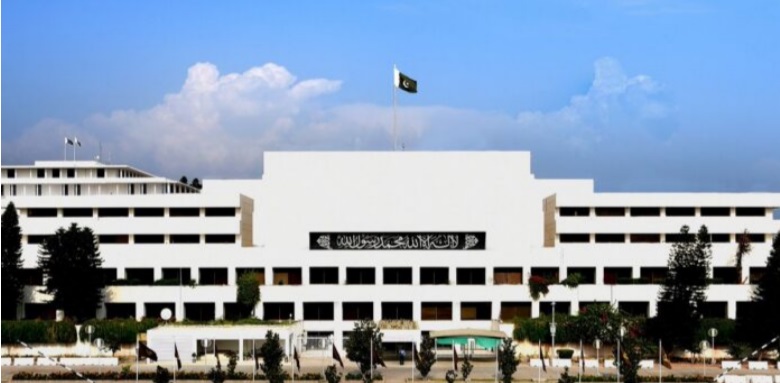 JournalismPk's tweet photo. An international coalition of civil society groups has urged Pakistan to reform media laws, repeal Section 26A of PECA, and end restrictions it says undermine freedom of expression. #Pakistan #PressFreedom #Journalism #PECA
https://t.co/GOMg3RP1ij https://t.co/UdKdU03vMF