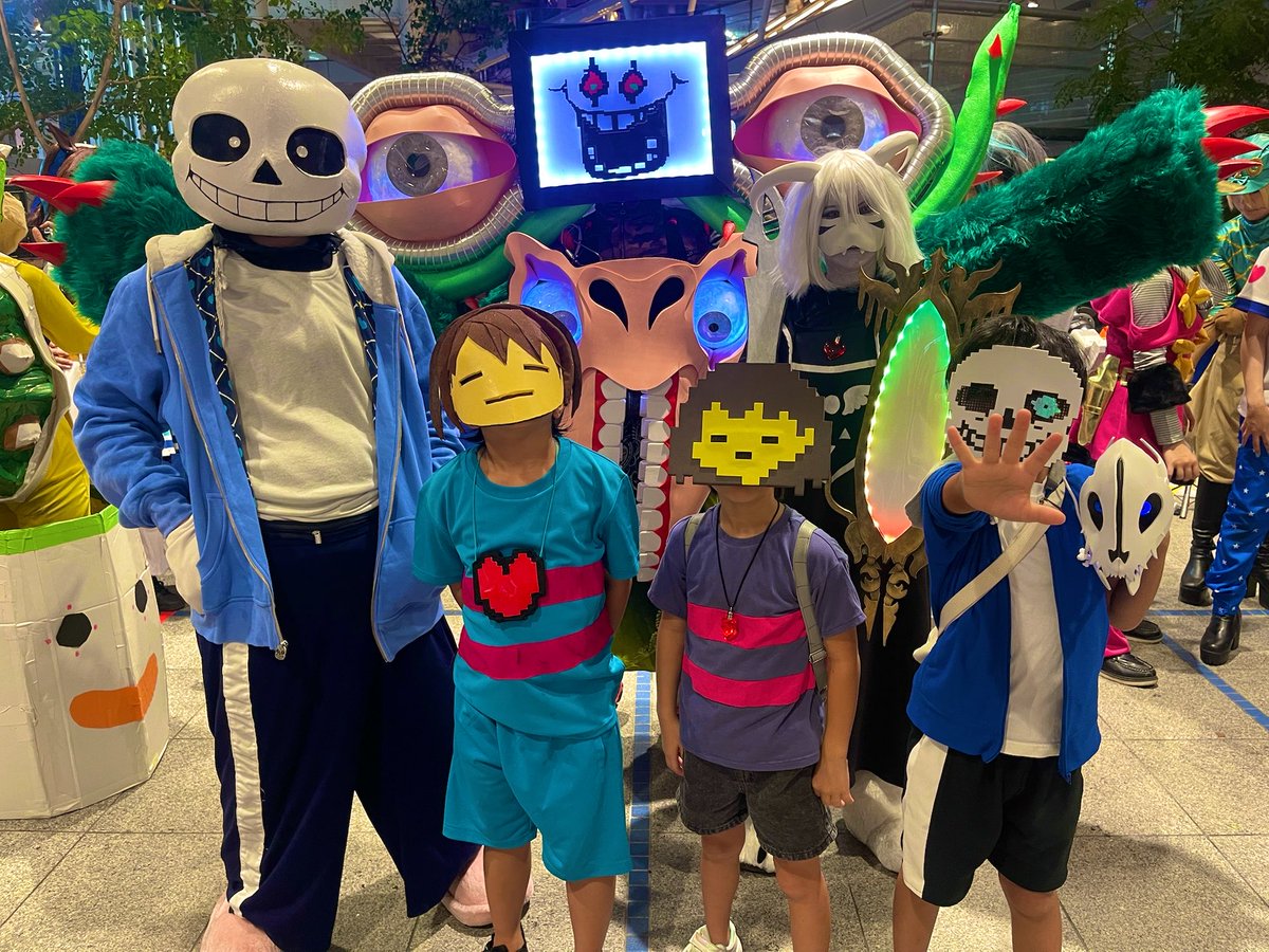 _PowaWan's tweet photo. 家族みんなでアンテのコスしてるの素敵すぎませんか⁈私達親子も一緒に撮影させてもらいました。

テンション上がった❣️

#コスサミ #コスサミ2026 
#コスプレサミット2026 https://t.co/n4KKU3ZRRP