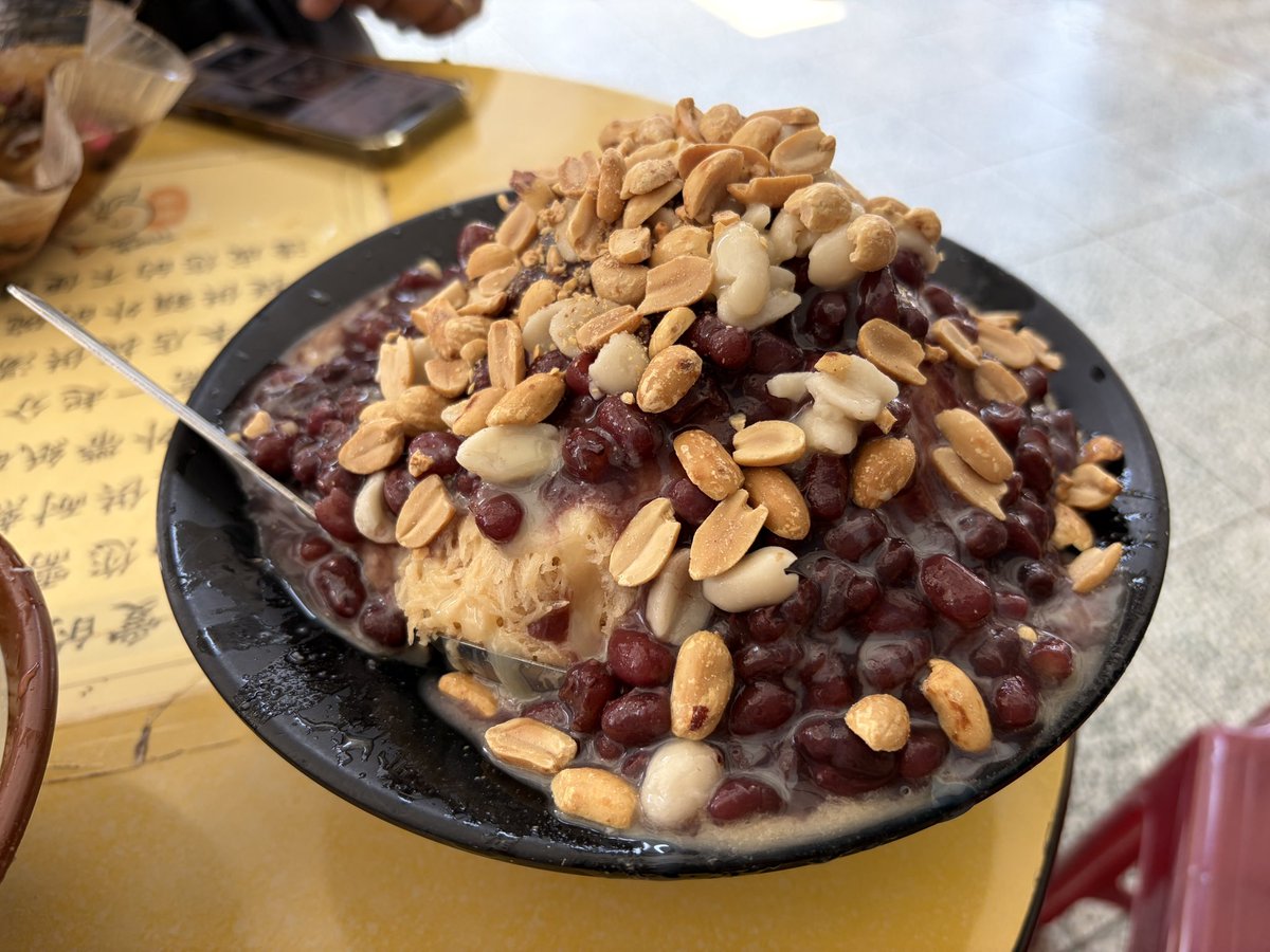 peipeichen41's tweet photo. 蔡冰唯一指名紅豆花生雪花冰。
#雙溪 #蔡冰 https://t.co/PD1xJJjuiW