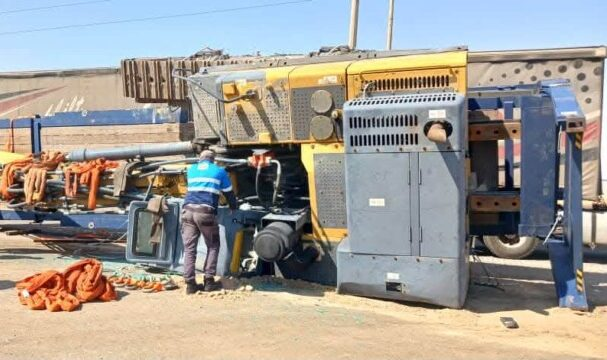 ConstructionSfy's tweet photo. An excavator overturned at the Narraville T-junction on the route to Walvis Bay https://t.co/QD6HE7lug5
#ConstructionSafety #RoadSafety #Rollover #HeavyEquipment @TruckAndFreight @_ArriveAlive https://t.co/HXhVCQ8KL4
