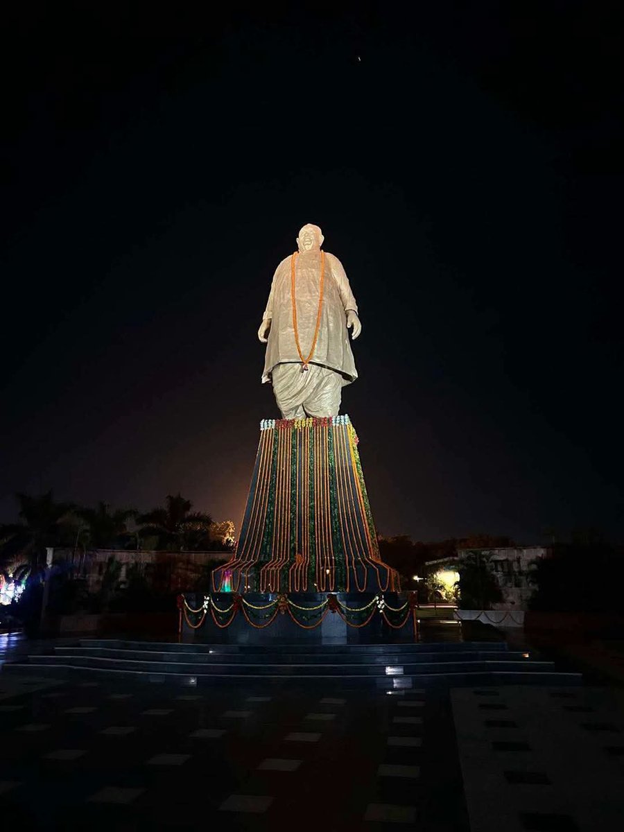 Devendr24351012's tweet photo. समाजवादी आंदोलन के प्रखर नायक, महान चिंतक एवं विचारक 'छोटे लोहिया' स्वर्गीय जनेश्वर मिश्र जी की जयंती पर कोटि-कोटि नमन। https://t.co/I08OKtDuyb