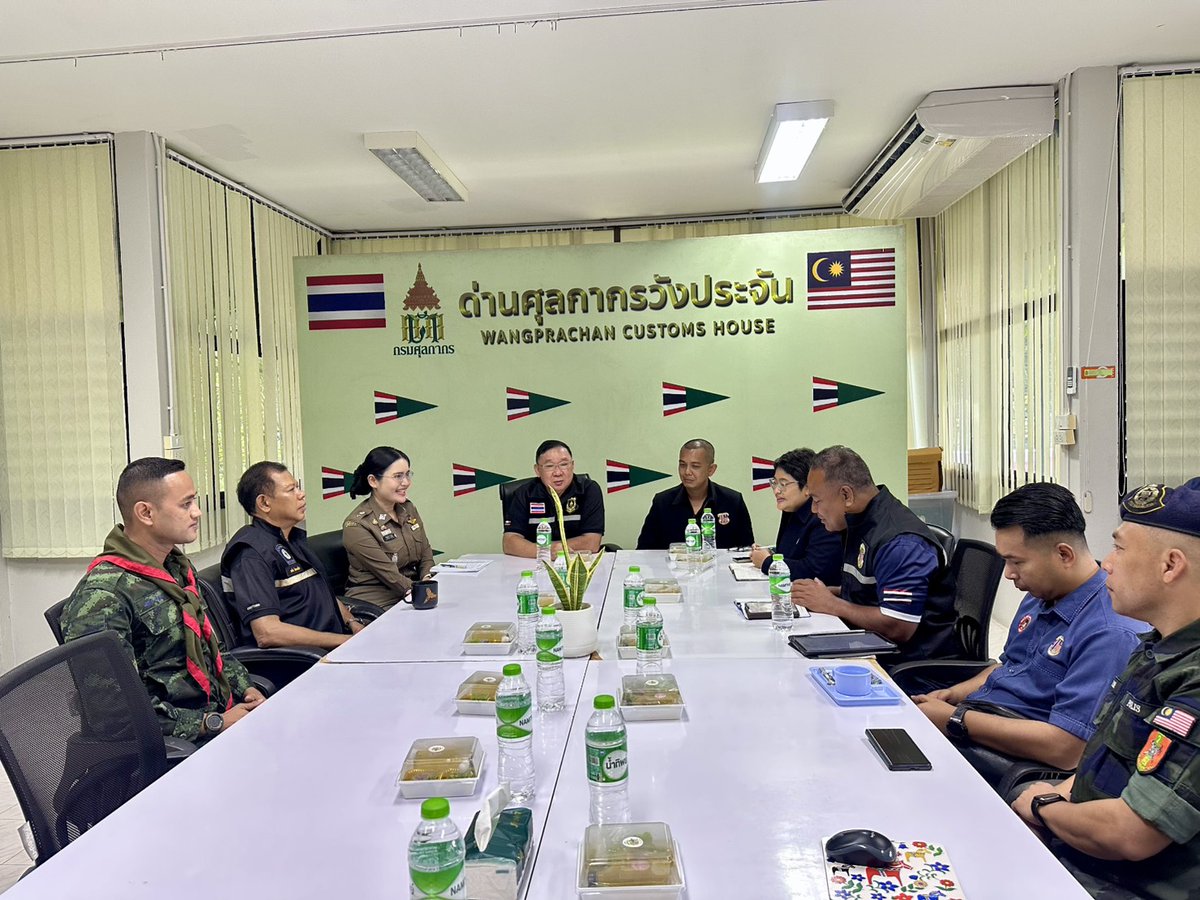 TMBCO4's tweet photo. 4 ส.ค. 69 : จัดกิจกรรมตรวจเยี่ยมด่านตามแนวชายแดนไทย–มาเลเซีย ในพื้นที่จังหวัดสตูล–รัฐเปอร์ลิส 
#กองทัพภาคที่4
#TMBCO https://t.co/nsHCZTUUvg