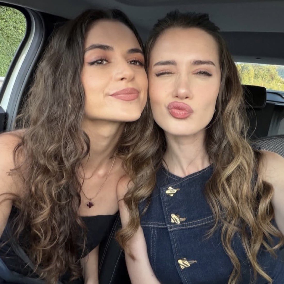 araftaeddict's tweet photo. Ships so goated, their dresses are even color coordinated 💙🖤 #SerMin #AleySu 🤭
#Arafta https://t.co/DQK6G0oQxj