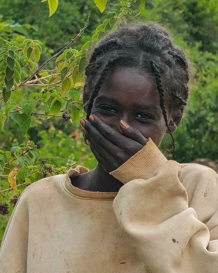Eqraaam's tweet photo. Ethiopian beauty Elisabeth Desta first caught the world’s eye with a simple village photo that showed pure, unfiltered natural grace.

Look at how she was transformed  👇 https://t.co/01BzRrulkn