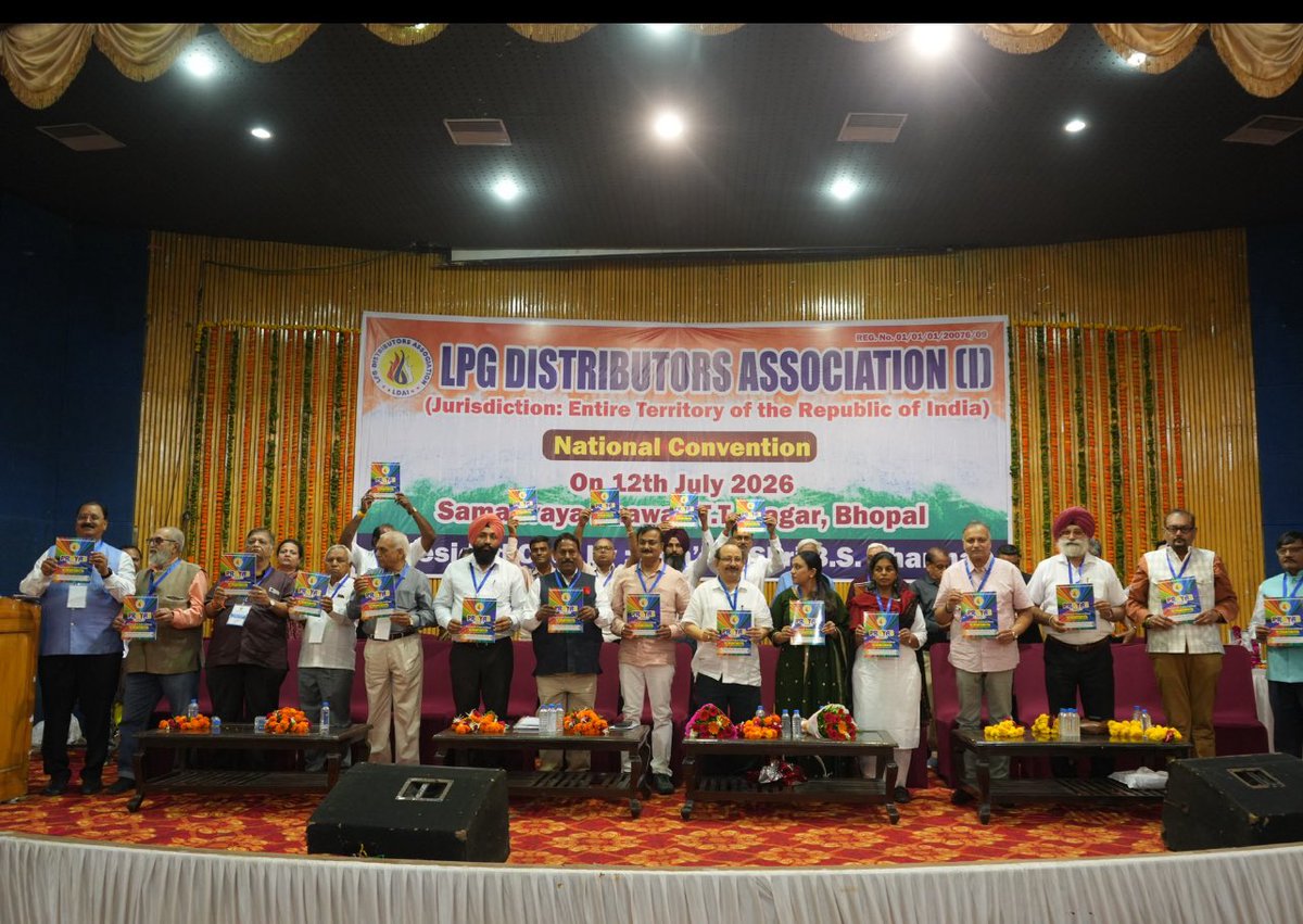 lpgdai24's tweet photo. #JUSTICE_for_LPG_DISTRIBUTORS_of_INDIA
#Revise_Distributors_Commission_to_Rs150_per_Domestic_Cylinder 
#Implement_Denovo_Study_1_2_Pending_for_fair_revision_since_2019
#Other_OMC_related_issues_as_mentioned_in_the_letter_attached
#ELSE_ALL_INDIA_LPG_Distributors_Indefinite_Strike_at_Jantar_Manyar_Delhi